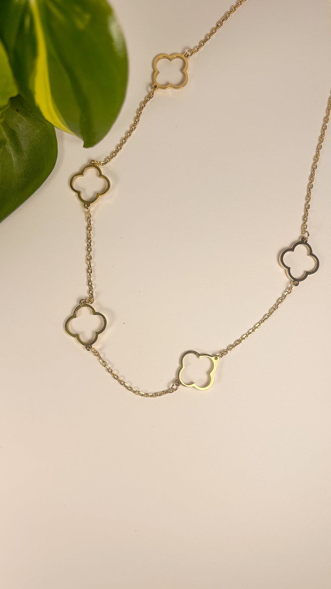 Hollow Clover Necklace