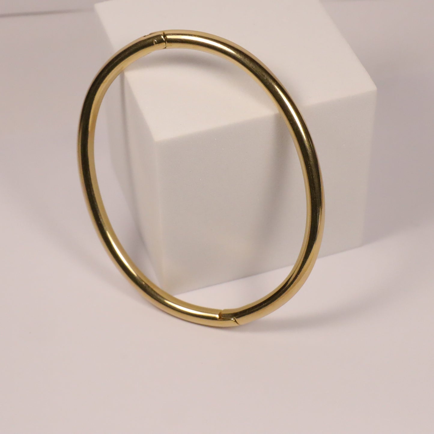 Round Clip Bangle